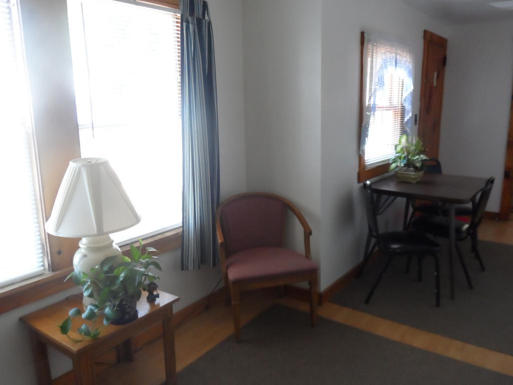 White Oak Motel & Cottages Holderness Room photo