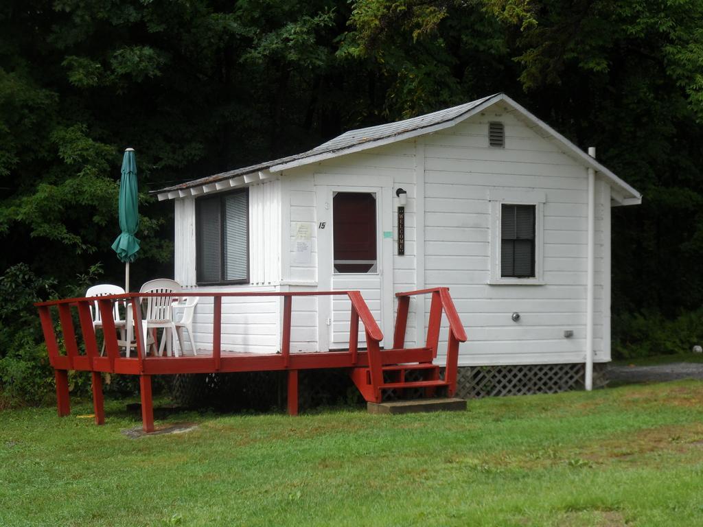 White Oak Motel & Cottages Holderness Room photo